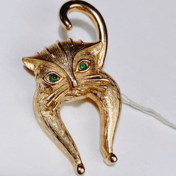 Unusual VTG Mid Century Cat Brooch Gold Tone Green Eyes Figural Whimsical Pin - Picture 7 of 11